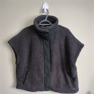 NWT O'NEILL Grey/Black Sherpa Fleece Snap Front Cropped Vest Size XL/XXL